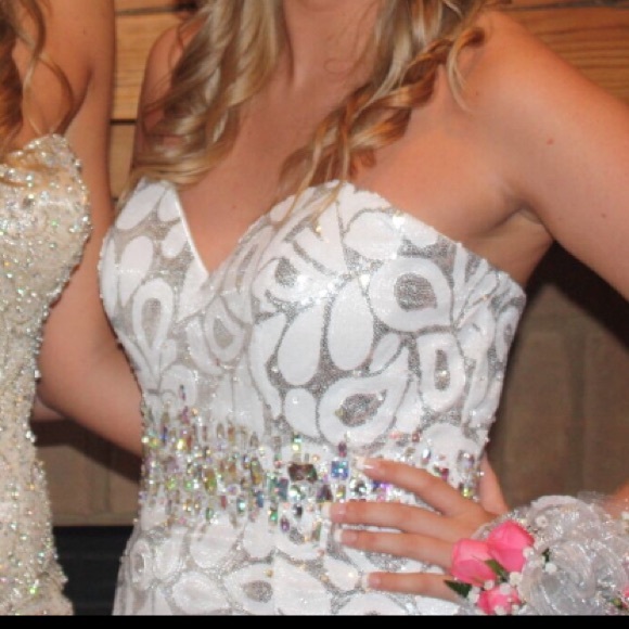 Alyce prom dress - Picture 3 of 8